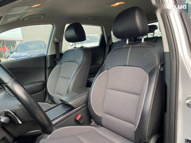 Кіа Niro, об'ємом двигуна 0 л та пробігом 82 тис. км за 18900 $, фото 19 на Automoto.ua