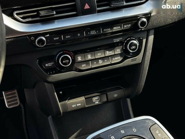 Киа Niro, объемом двигателя 0 л и пробегом 44 тыс. км за 22600 $, фото 23 на Automoto.ua