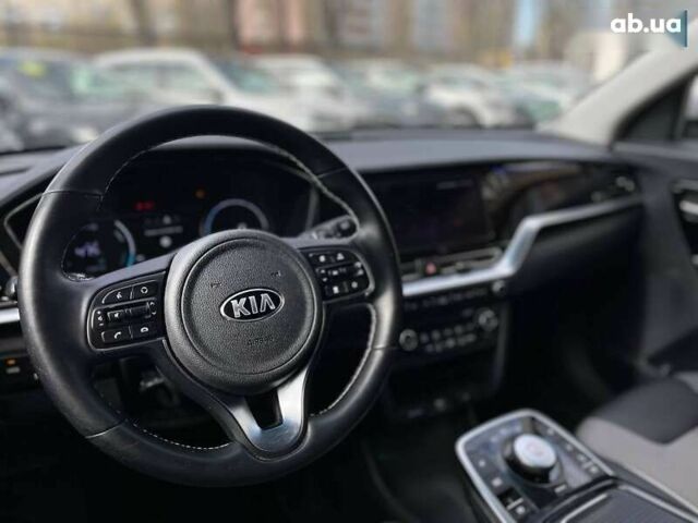 Киа Niro, объемом двигателя 0 л и пробегом 70 тыс. км за 19299 $, фото 24 на Automoto.ua