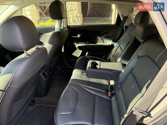 Кіа Niro, об'ємом двигуна 0 л та пробігом 141 тис. км за 18499 $, фото 39 на Automoto.ua