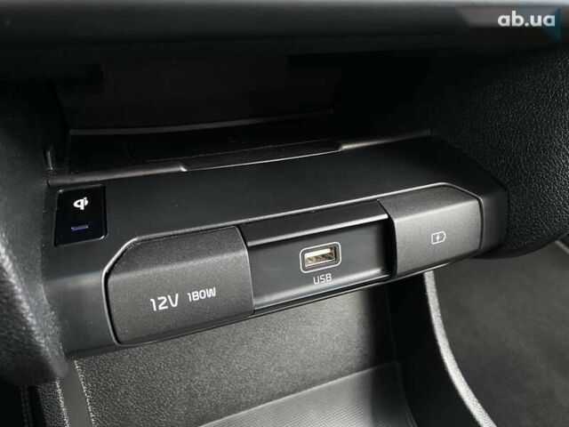 Киа Niro, объемом двигателя 0 л и пробегом 112 тыс. км за 22900 $, фото 7 на Automoto.ua