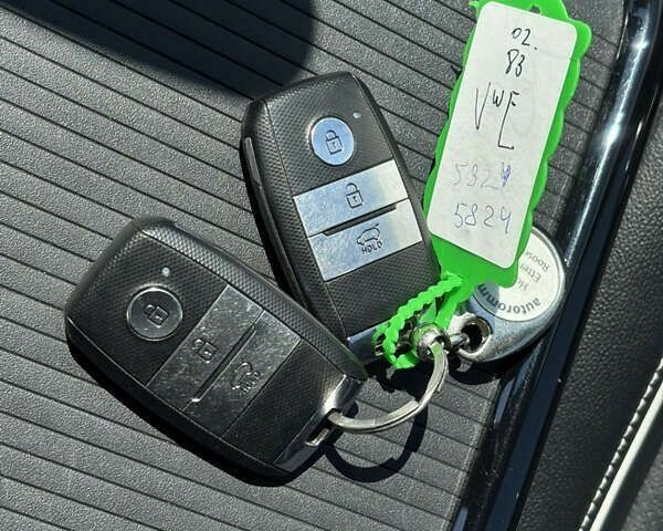 Киа Niro, объемом двигателя 0 л и пробегом 136 тыс. км за 19999 $, фото 18 на Automoto.ua