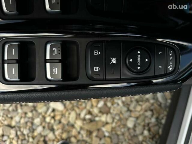 Кіа Niro, об'ємом двигуна 0 л та пробігом 62 тис. км за 23400 $, фото 4 на Automoto.ua