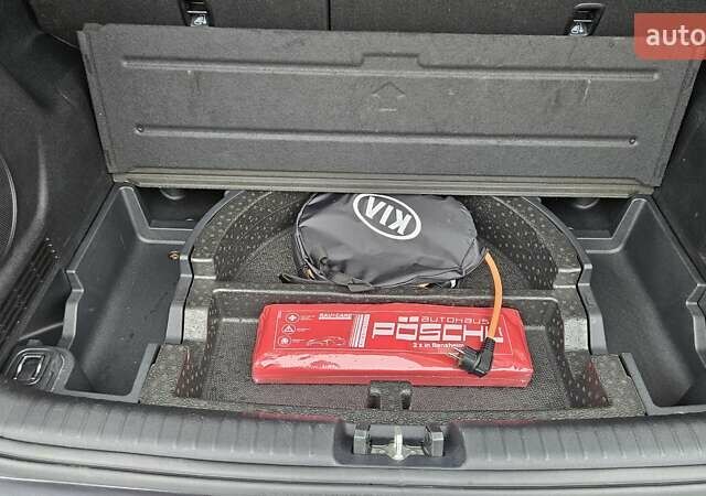 Кіа Niro, об'ємом двигуна 0 л та пробігом 133 тис. км за 19950 $, фото 21 на Automoto.ua