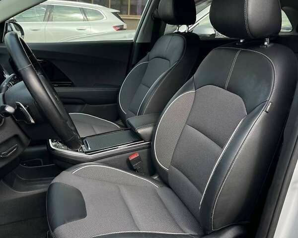 Киа Niro, объемом двигателя 0 л и пробегом 70 тыс. км за 19299 $, фото 4 на Automoto.ua