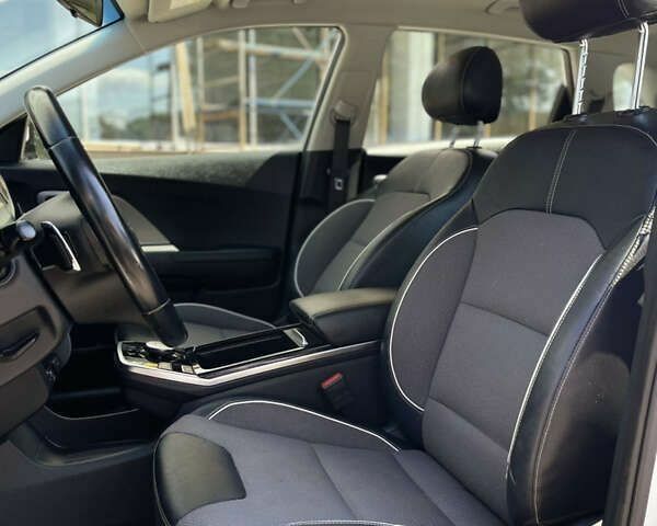 Киа Niro, объемом двигателя 0 л и пробегом 70 тыс. км за 20499 $, фото 12 на Automoto.ua