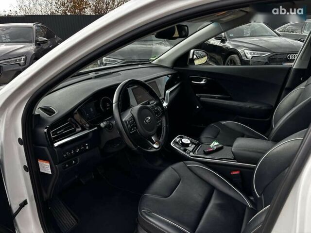 Киа Niro, объемом двигателя 0 л и пробегом 141 тыс. км за 19300 $, фото 18 на Automoto.ua
