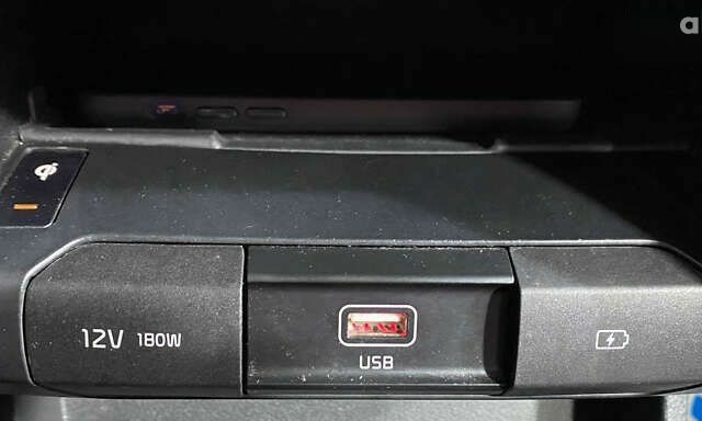 Кіа Niro, об'ємом двигуна 0 л та пробігом 100 тис. км за 20950 $, фото 20 на Automoto.ua