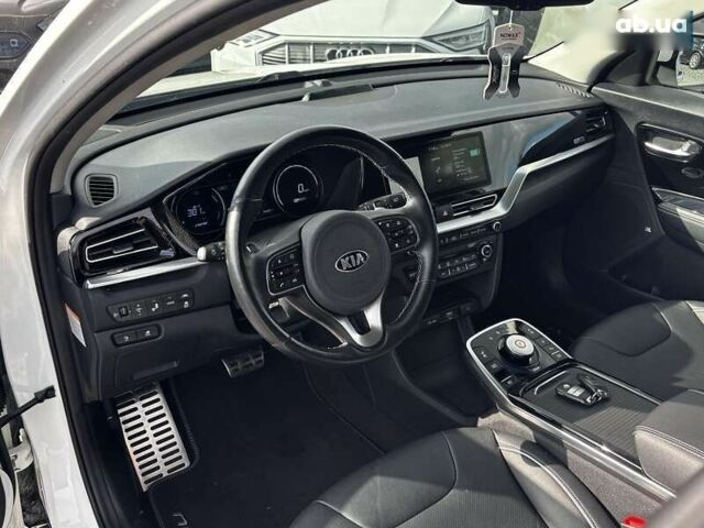 Киа Niro, объемом двигателя 0 л и пробегом 95 тыс. км за 20450 $, фото 16 на Automoto.ua