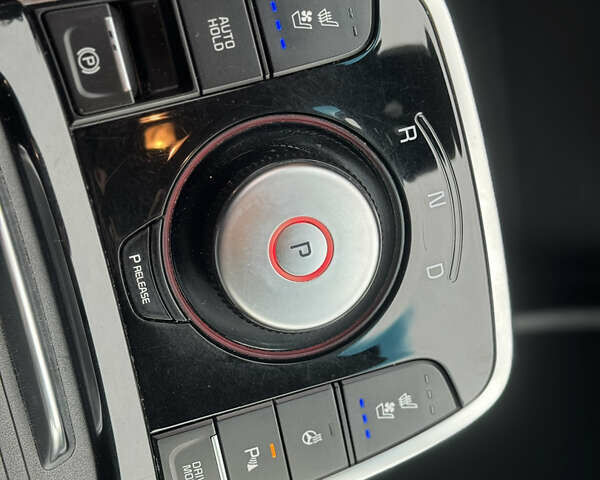 Киа Niro, объемом двигателя 0 л и пробегом 178 тыс. км за 18599 $, фото 18 на Automoto.ua