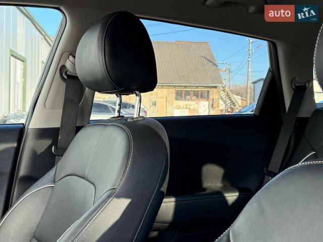 Киа Niro, объемом двигателя 0 л и пробегом 87 тыс. км за 17250 $, фото 40 на Automoto.ua