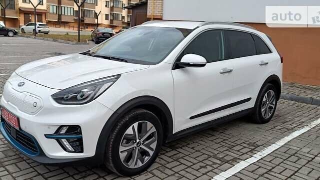 Кіа Niro, об'ємом двигуна 0 л та пробігом 106 тис. км за 23990 $, фото 3 на Automoto.ua