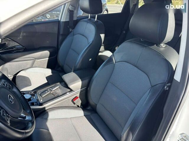Кіа Niro, об'ємом двигуна 0 л та пробігом 53 тис. км за 20950 $, фото 23 на Automoto.ua