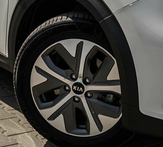 Киа Niro, объемом двигателя 0 л и пробегом 34 тыс. км за 23355 $, фото 5 на Automoto.ua