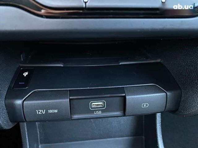 Киа Niro, объемом двигателя 0 л и пробегом 123 тыс. км за 20600 $, фото 9 на Automoto.ua