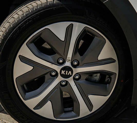 Киа Niro, объемом двигателя 0 л и пробегом 34 тыс. км за 23355 $, фото 6 на Automoto.ua