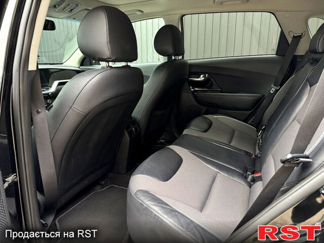 Киа Niro, объемом двигателя 0.15 л и пробегом 136 тыс. км за 18900 $, фото 7 на Automoto.ua