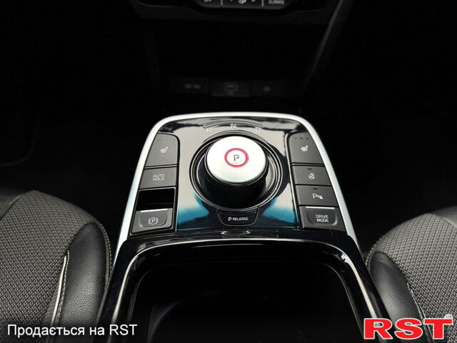 Киа Niro, объемом двигателя 0.15 л и пробегом 136 тыс. км за 18900 $, фото 8 на Automoto.ua