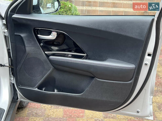 Киа Niro, объемом двигателя 0 л и пробегом 89 тыс. км за 18500 $, фото 43 на Automoto.ua