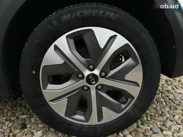 Кіа Niro, об'ємом двигуна 0 л та пробігом 56 тис. км за 24400 $, фото 24 на Automoto.ua