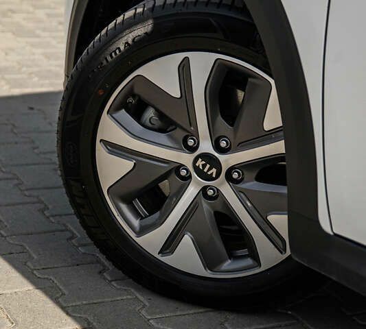 Киа Niro, объемом двигателя 0 л и пробегом 34 тыс. км за 23355 $, фото 9 на Automoto.ua