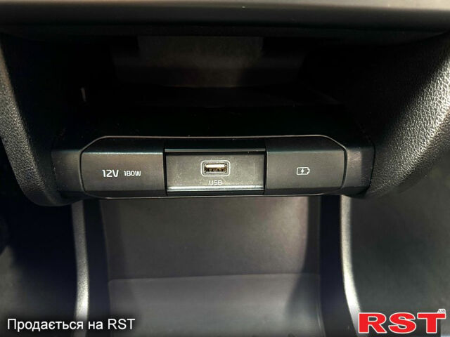 Киа Niro, объемом двигателя 0.15 л и пробегом 136 тыс. км за 18900 $, фото 9 на Automoto.ua