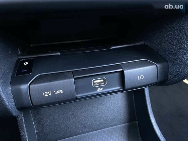 Кіа Niro, об'ємом двигуна 0 л та пробігом 105 тис. км за 21500 $, фото 5 на Automoto.ua