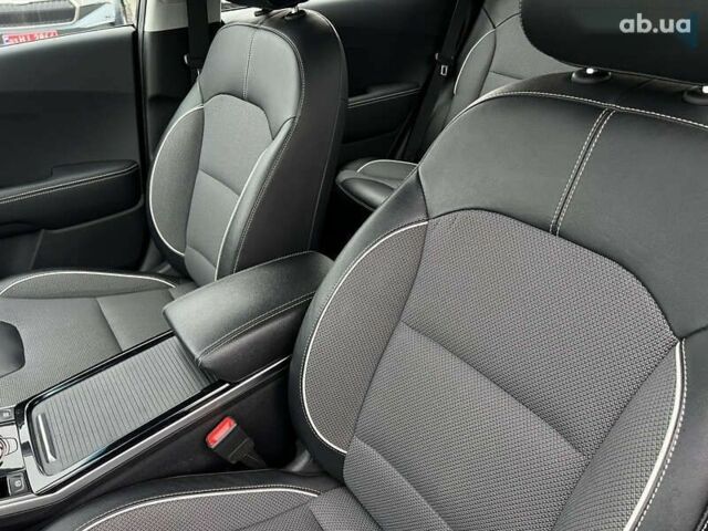 Кіа Niro, об'ємом двигуна 0 л та пробігом 107 тис. км за 19454 $, фото 27 на Automoto.ua