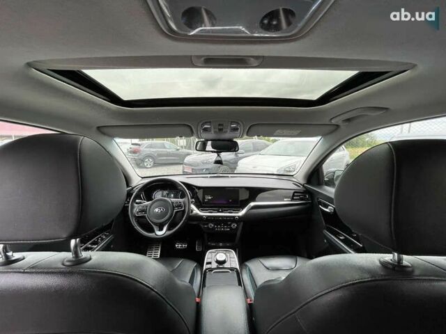 Киа Niro, объемом двигателя 0 л и пробегом 105 тыс. км за 20350 $, фото 26 на Automoto.ua