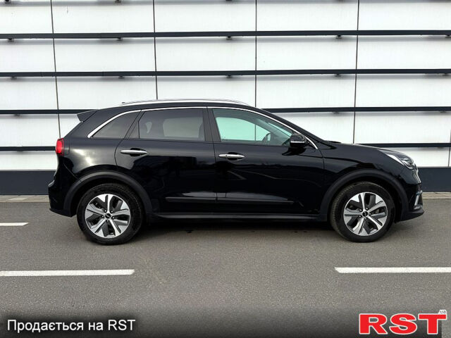 Киа Niro, объемом двигателя 0.15 л и пробегом 136 тыс. км за 18900 $, фото 3 на Automoto.ua