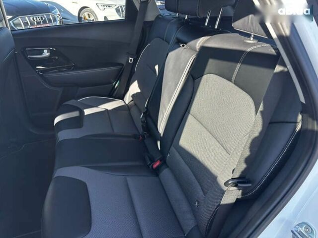 Киа Niro, объемом двигателя 0 л и пробегом 44 тыс. км за 23900 $, фото 7 на Automoto.ua