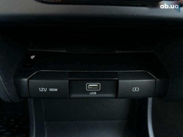 Киа Niro, объемом двигателя 0 л и пробегом 75 тыс. км за 23200 $, фото 11 на Automoto.ua