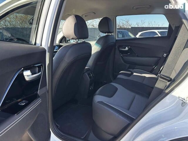 Киа Niro, объемом двигателя 0 л и пробегом 44 тыс. км за 23900 $, фото 6 на Automoto.ua