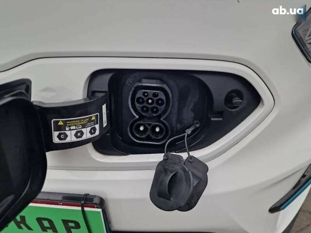 Кіа Niro, об'ємом двигуна 0 л та пробігом 107 тис. км за 20600 $, фото 4 на Automoto.ua