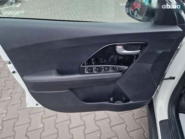 Кіа Niro, об'ємом двигуна 0 л та пробігом 107 тис. км за 20600 $, фото 19 на Automoto.ua
