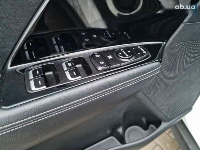 Кіа Niro, об'ємом двигуна 0 л та пробігом 107 тис. км за 20600 $, фото 20 на Automoto.ua