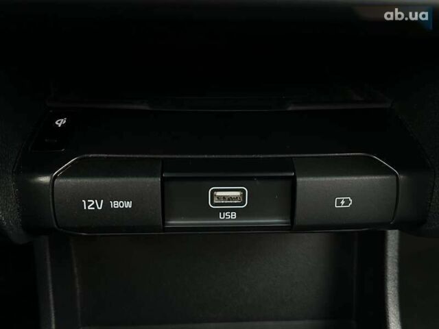 Киа Niro, объемом двигателя 0 л и пробегом 44 тыс. км за 24200 $, фото 6 на Automoto.ua