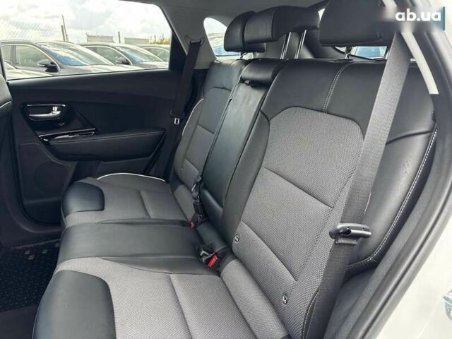 Киа Niro, объемом двигателя 0 л и пробегом 62 тыс. км за 23650 $, фото 24 на Automoto.ua