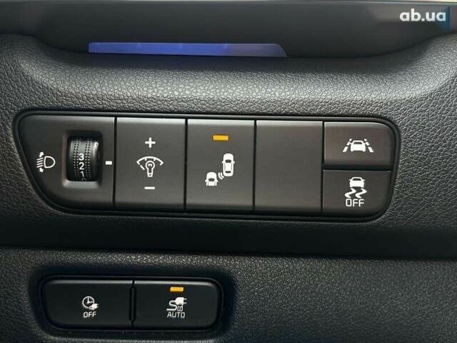 Киа Niro, объемом двигателя 0 л и пробегом 75 тыс. км за 23200 $, фото 6 на Automoto.ua