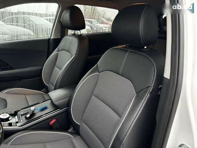 Киа Niro, объемом двигателя 0 л и пробегом 61 тыс. км за 25200 $, фото 24 на Automoto.ua