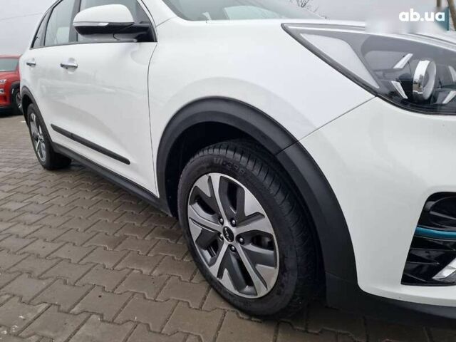 Кіа Niro, об'ємом двигуна 0 л та пробігом 107 тис. км за 20600 $, фото 7 на Automoto.ua