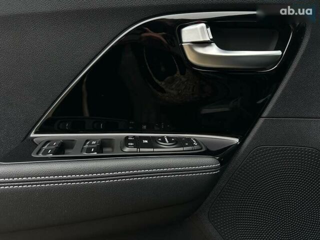 Киа Niro, объемом двигателя 0 л и пробегом 37 тыс. км за 24900 $, фото 2 на Automoto.ua