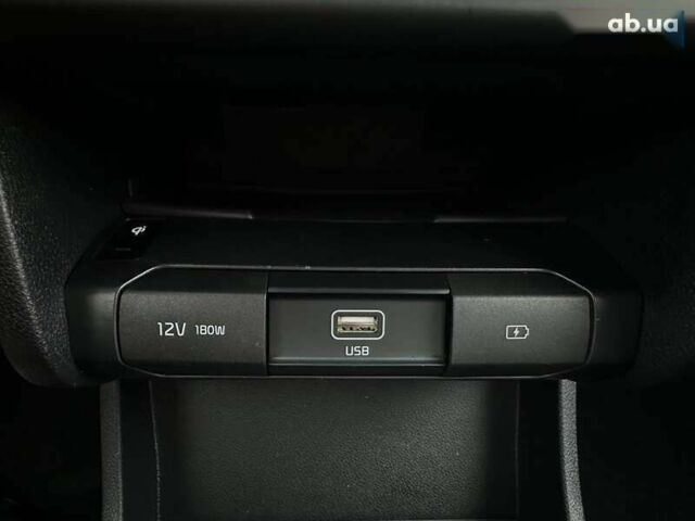 Киа Niro, объемом двигателя 0 л и пробегом 47 тыс. км за 24900 $, фото 13 на Automoto.ua