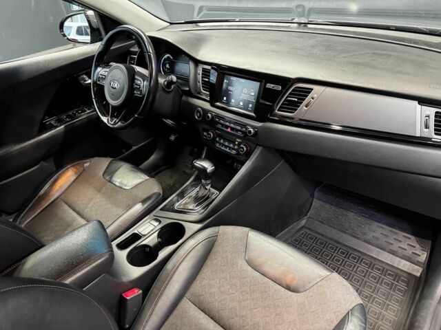 Серый Киа Niro, объемом двигателя 1.6 л и пробегом 213 тыс. км за 14000 $, фото 16 на Automoto.ua