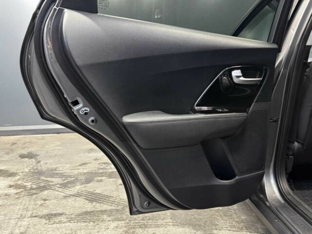 Серый Киа Niro, объемом двигателя 1.6 л и пробегом 213 тыс. км за 14000 $, фото 22 на Automoto.ua