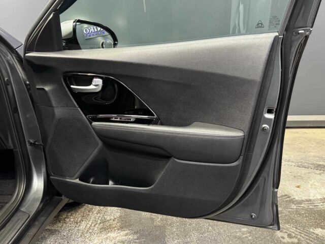 Серый Киа Niro, объемом двигателя 1.6 л и пробегом 213 тыс. км за 14000 $, фото 21 на Automoto.ua