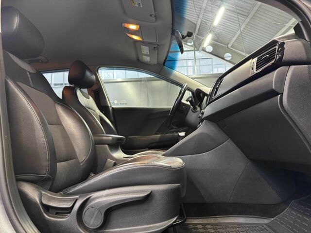 Серый Киа Niro, объемом двигателя 1.6 л и пробегом 213 тыс. км за 14000 $, фото 17 на Automoto.ua