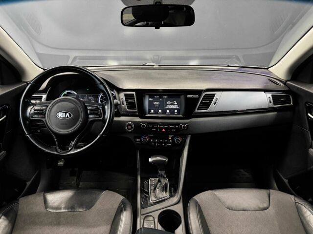 Серый Киа Niro, объемом двигателя 1.6 л и пробегом 213 тыс. км за 14000 $, фото 13 на Automoto.ua