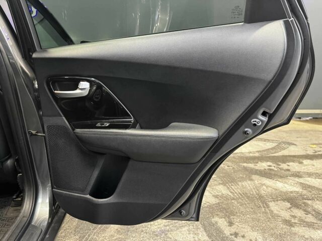 Серый Киа Niro, объемом двигателя 1.6 л и пробегом 213 тыс. км за 14000 $, фото 23 на Automoto.ua