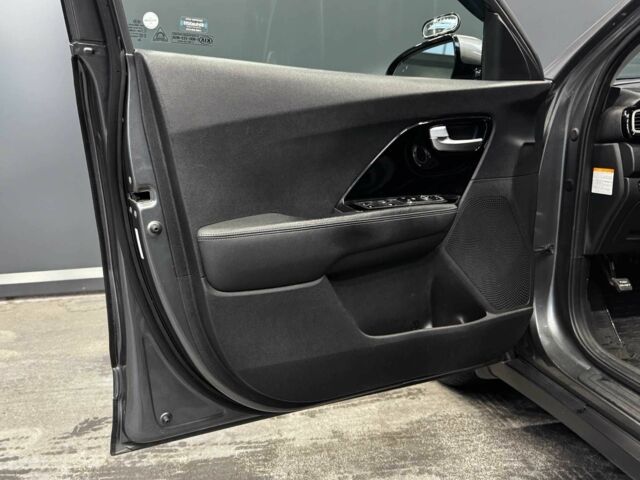 Серый Киа Niro, объемом двигателя 1.6 л и пробегом 213 тыс. км за 14000 $, фото 20 на Automoto.ua